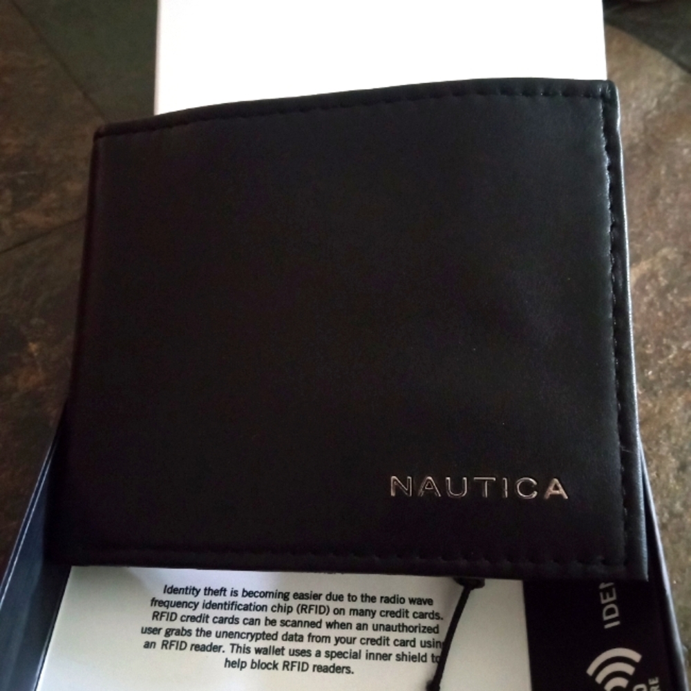 Nautica data protection wallet